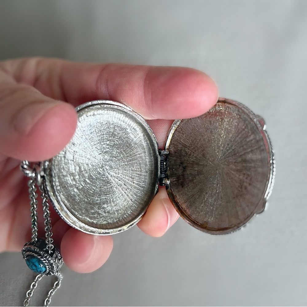 Faux Turquoise Locket - Picture 5 of 5